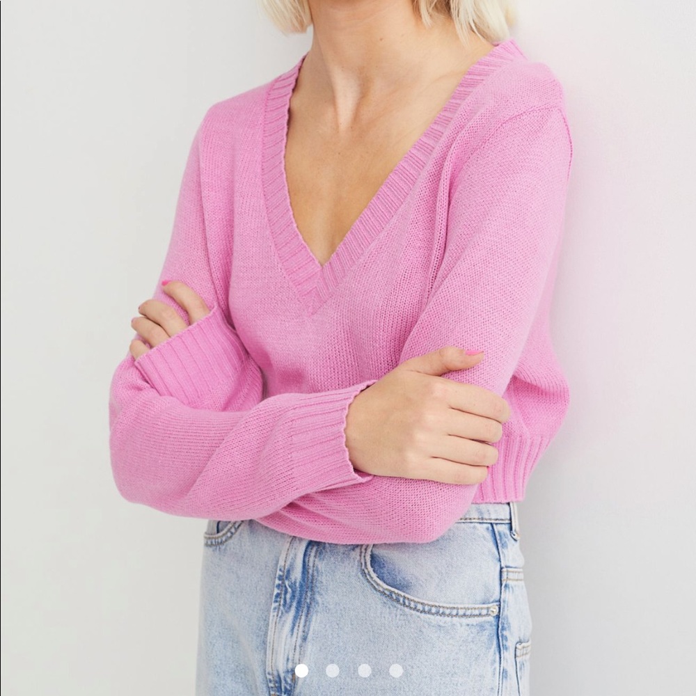 cropped pink vneck knit sweater - Picture 1 of 5